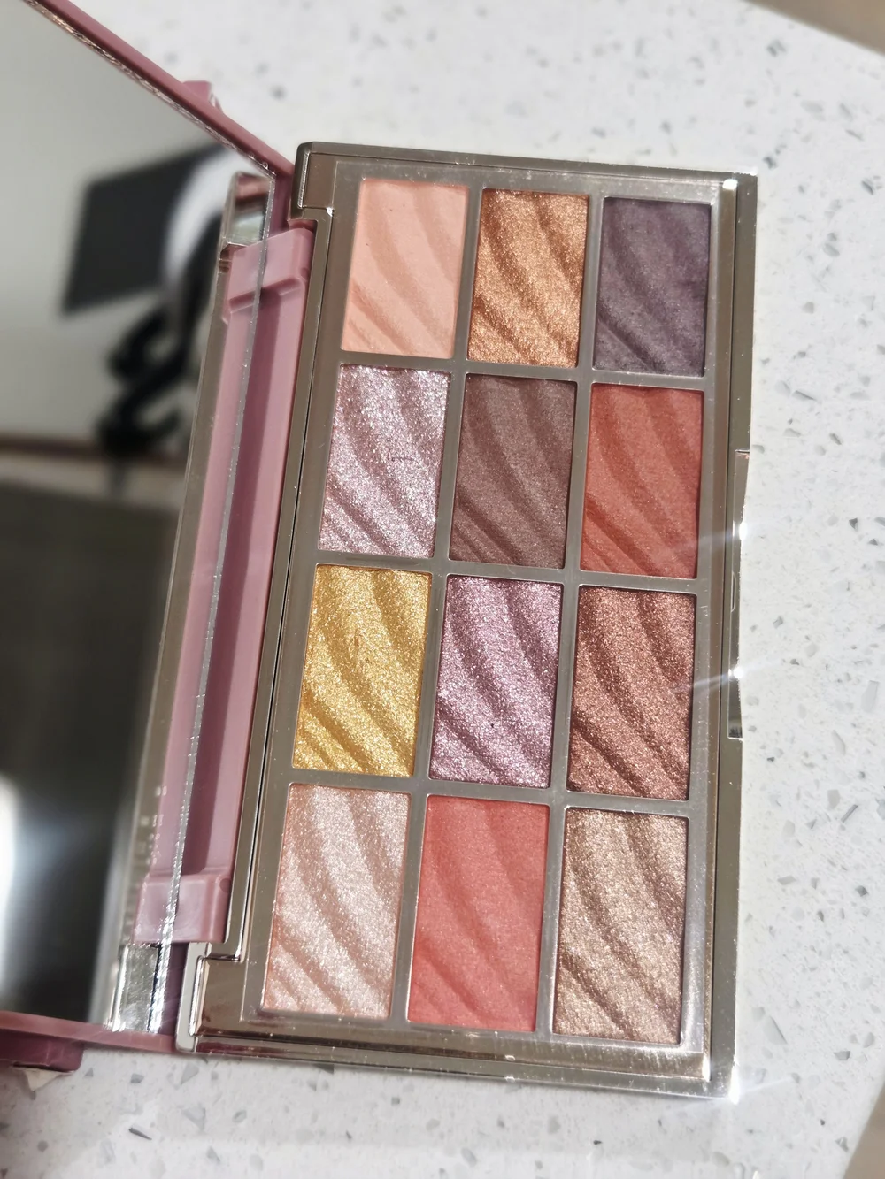 Ciate The Velvet Shimmer Multi-Tone Eyeshadow Palette -Pink, Gold & Coral Shades